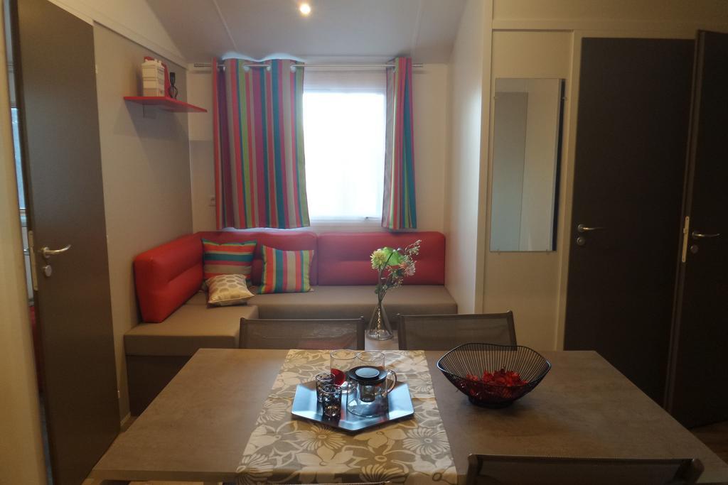 Camping Mobile Home U Sole Marinu Patrimonio Room photo